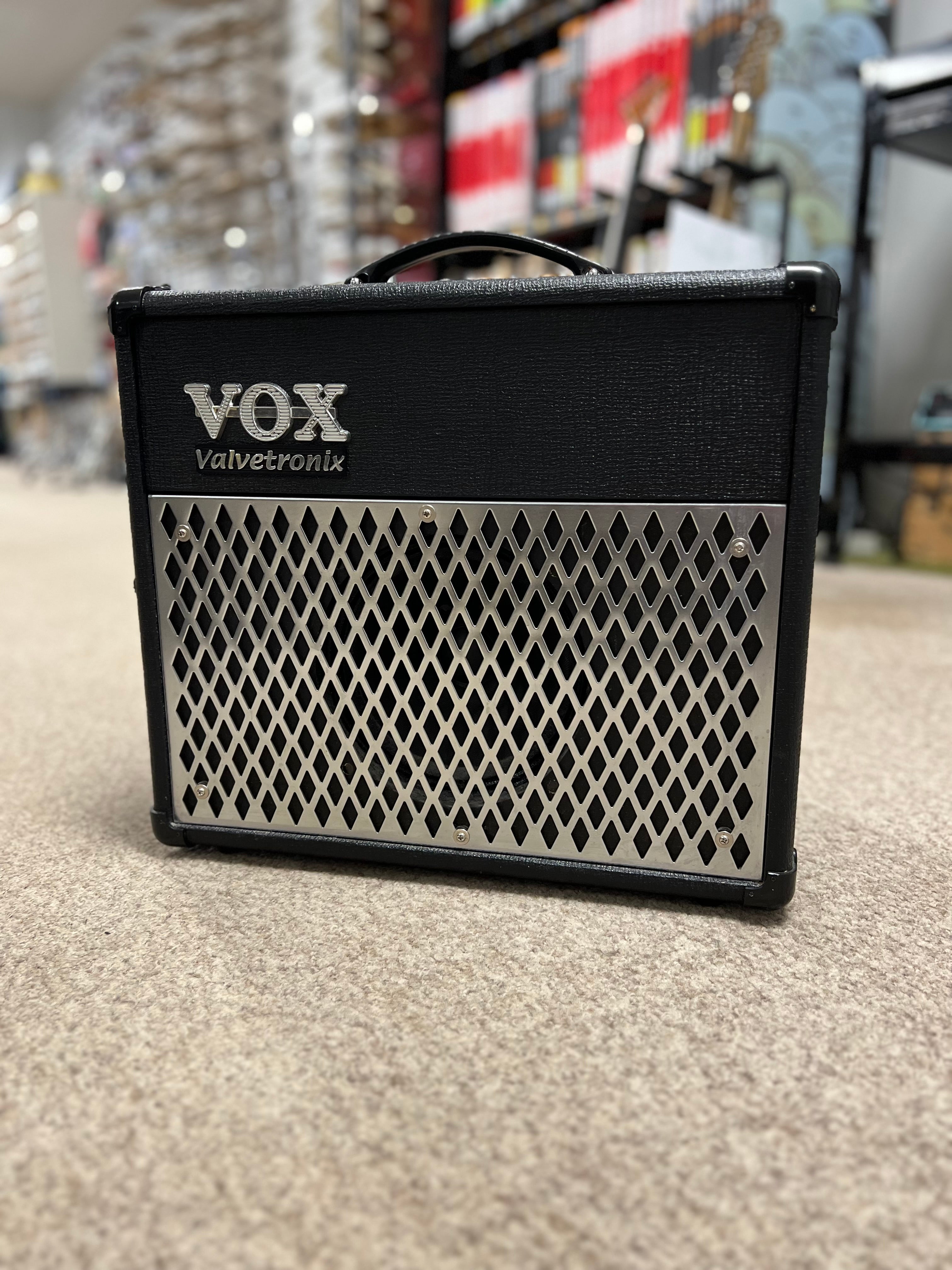 Used Vox AD15VT Valvetronix Guitar Amp