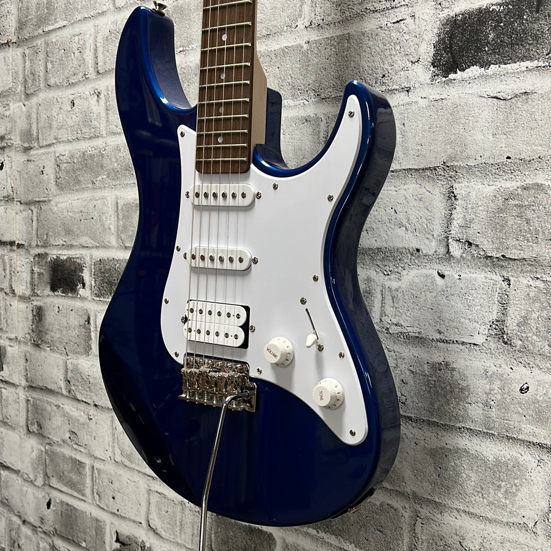 Used Yamaha Pacifica PAC012 Dark Blue Metallic