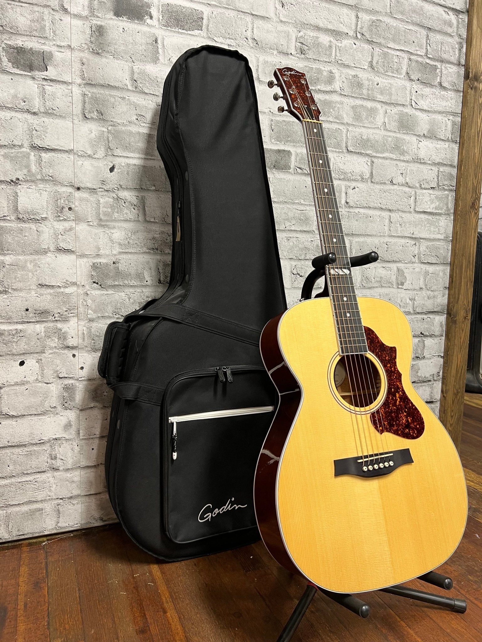Used Godin Fairmount CH Natural HG EQ with Tric Case (047949) by used