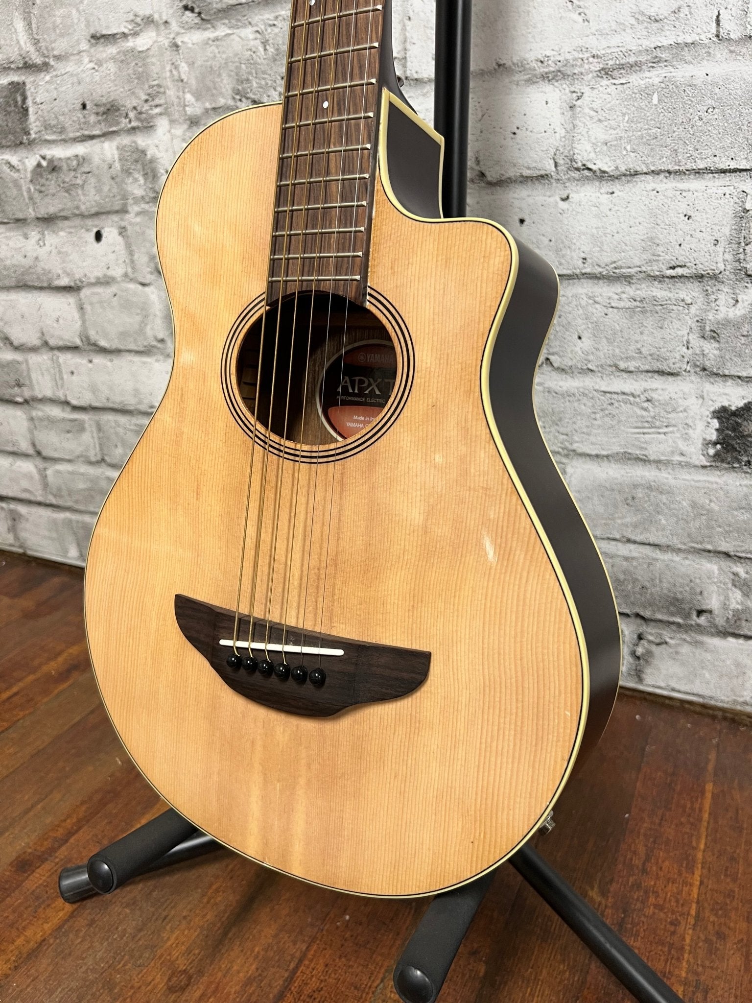 Used Yamaha APXT2 Acoustic/Electric Guitar - 3/4 size by Used