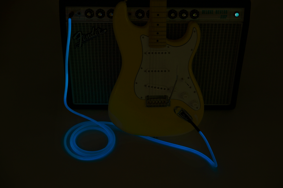 Fender Professional Glow in the Dark Cable, Blue, 18.6' by FMIC