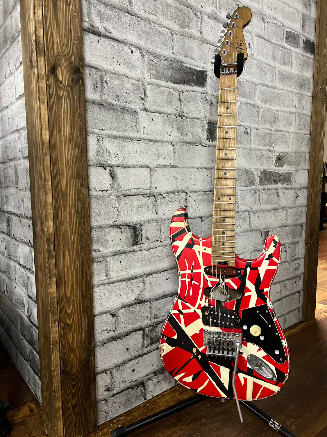 Used EVH Striped Series Frankenstein™ Frankie, Maple Fingerboard, Red with Black Stripes Relic