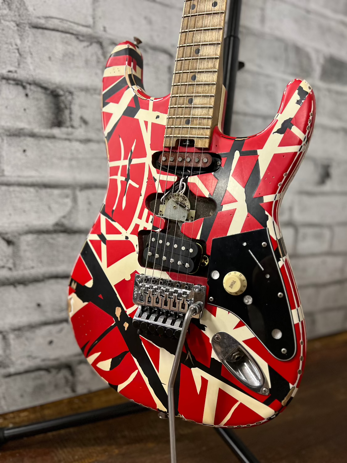 Used EVH Striped Series Frankenstein™ Frankie, Maple Fingerboard, Red with Black Stripes Relic