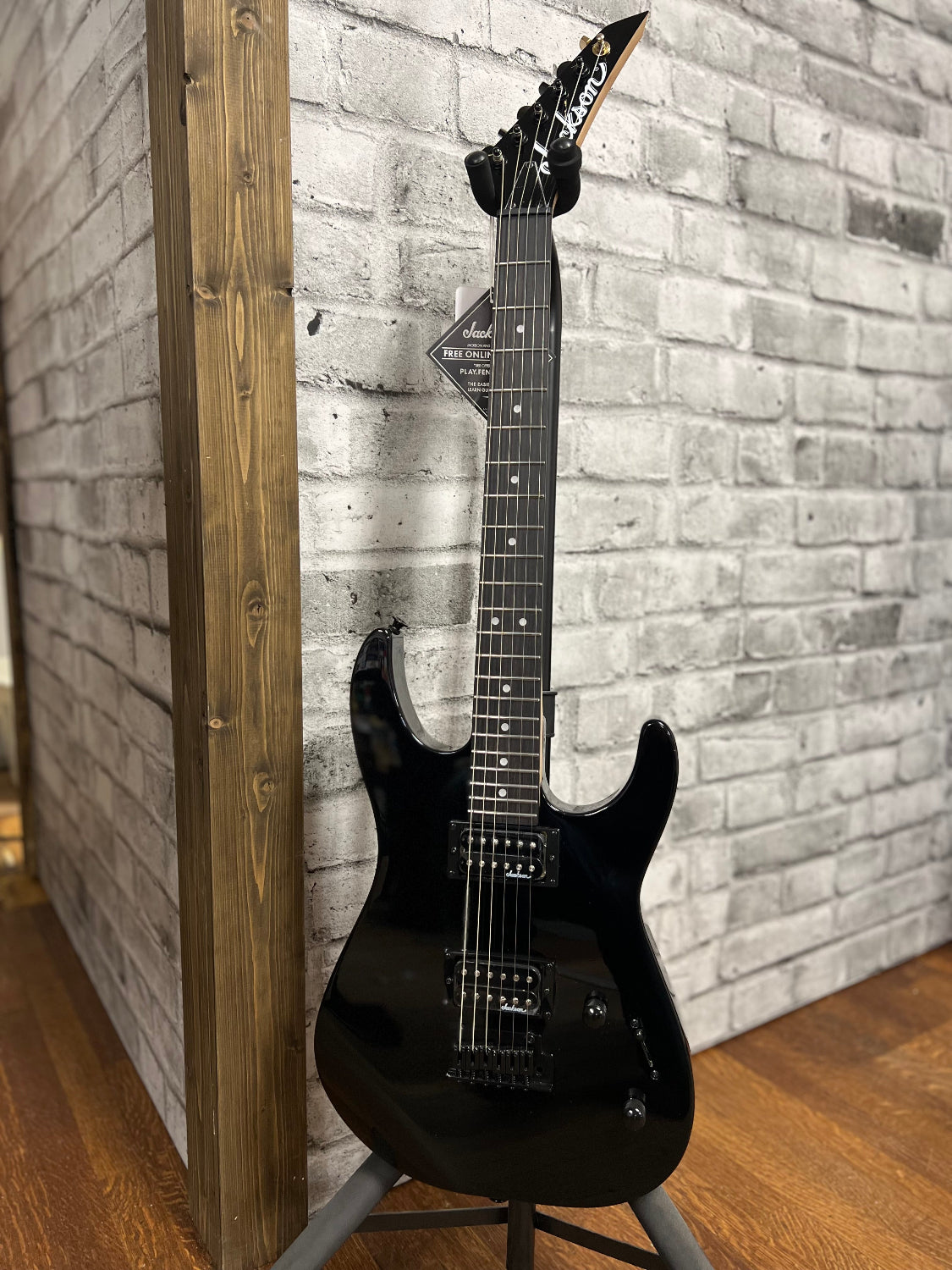 B-Stock Jackson JS11 Dinky – Gloss Black(No whammy bar)
