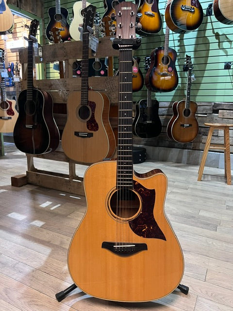 Yamaha FS TransAcoustic Guitar w/Solid Spruce Top - Vintage Tint w/hard case