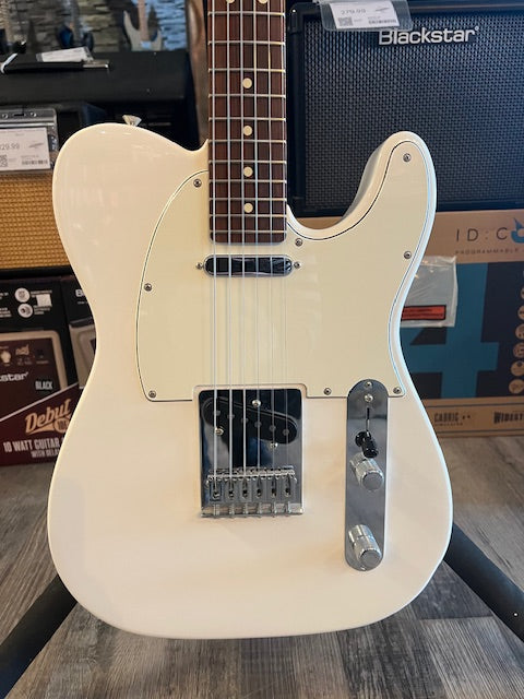 Used Fender Player Telecaster®, Pau Ferro Fingerboard, Polar White