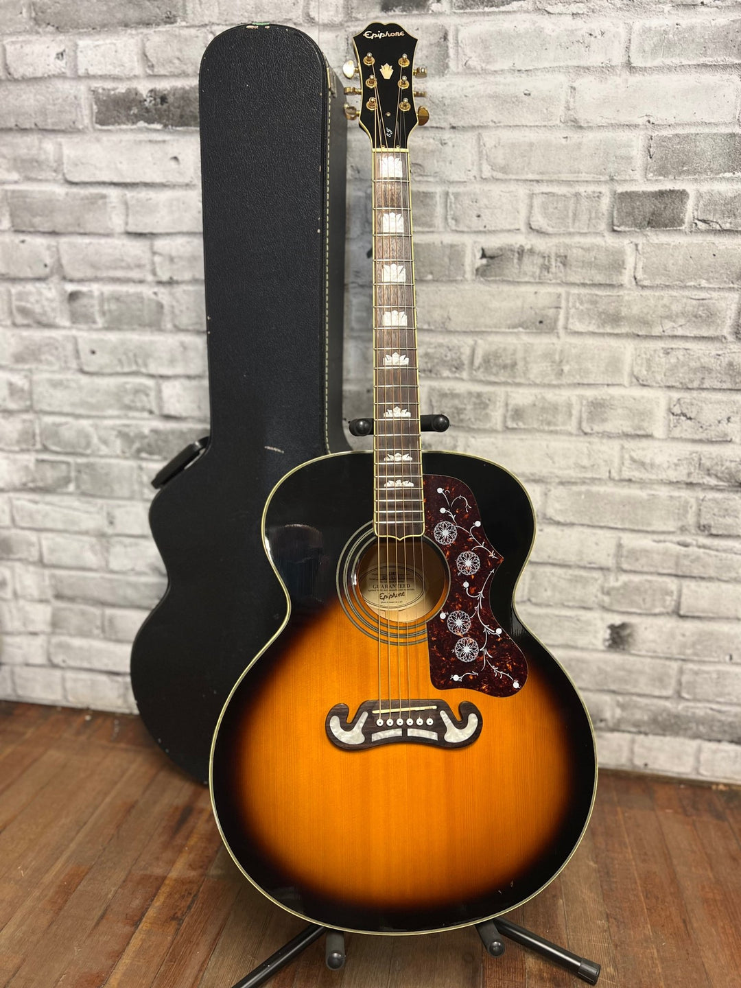 Used Epiphone EJ - 200 Jumbo Acoustic, Sunburst w/ hard case by Used
