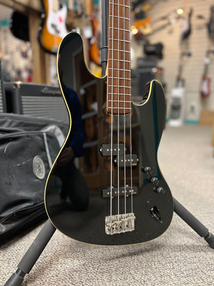 Used Fender Aerodyne Jazz Bass, Black w/ padded gigbag by used