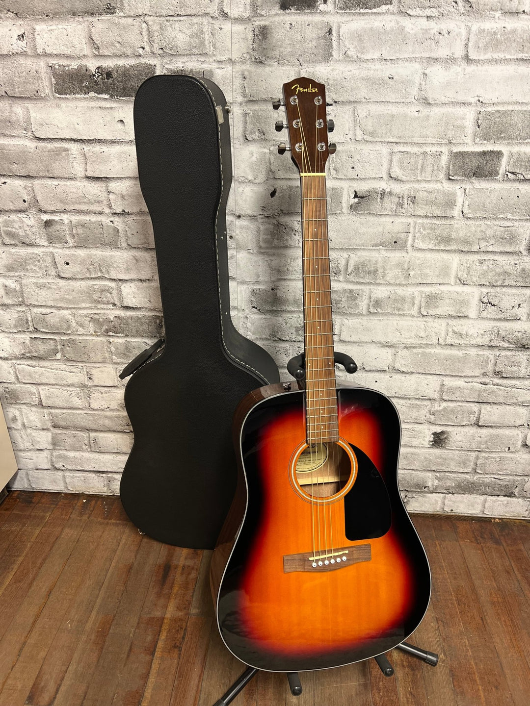 Used Fender CD - 60 Dreadnought w/Case, Sunburst by used