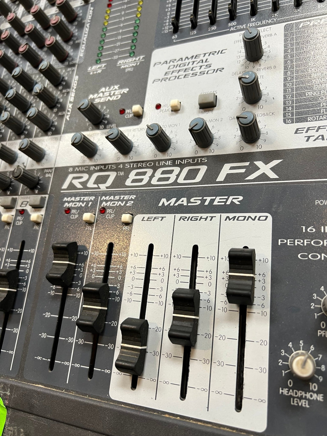 Used Peavey RQ 880 FX Powered Mixer by Used
