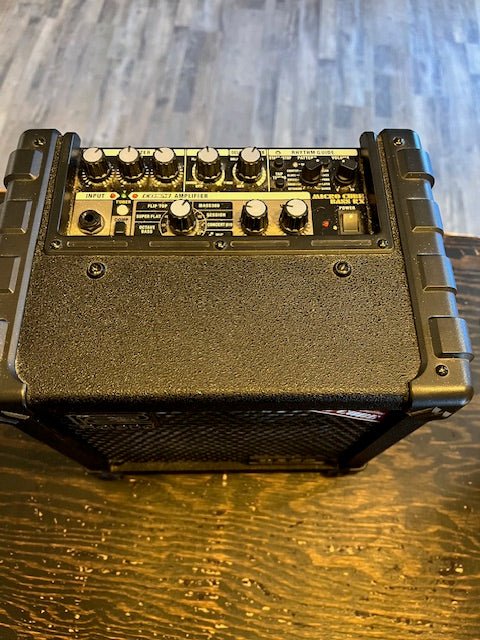 Used Roland Micro Cube Bass RX by Faders Music Inc.