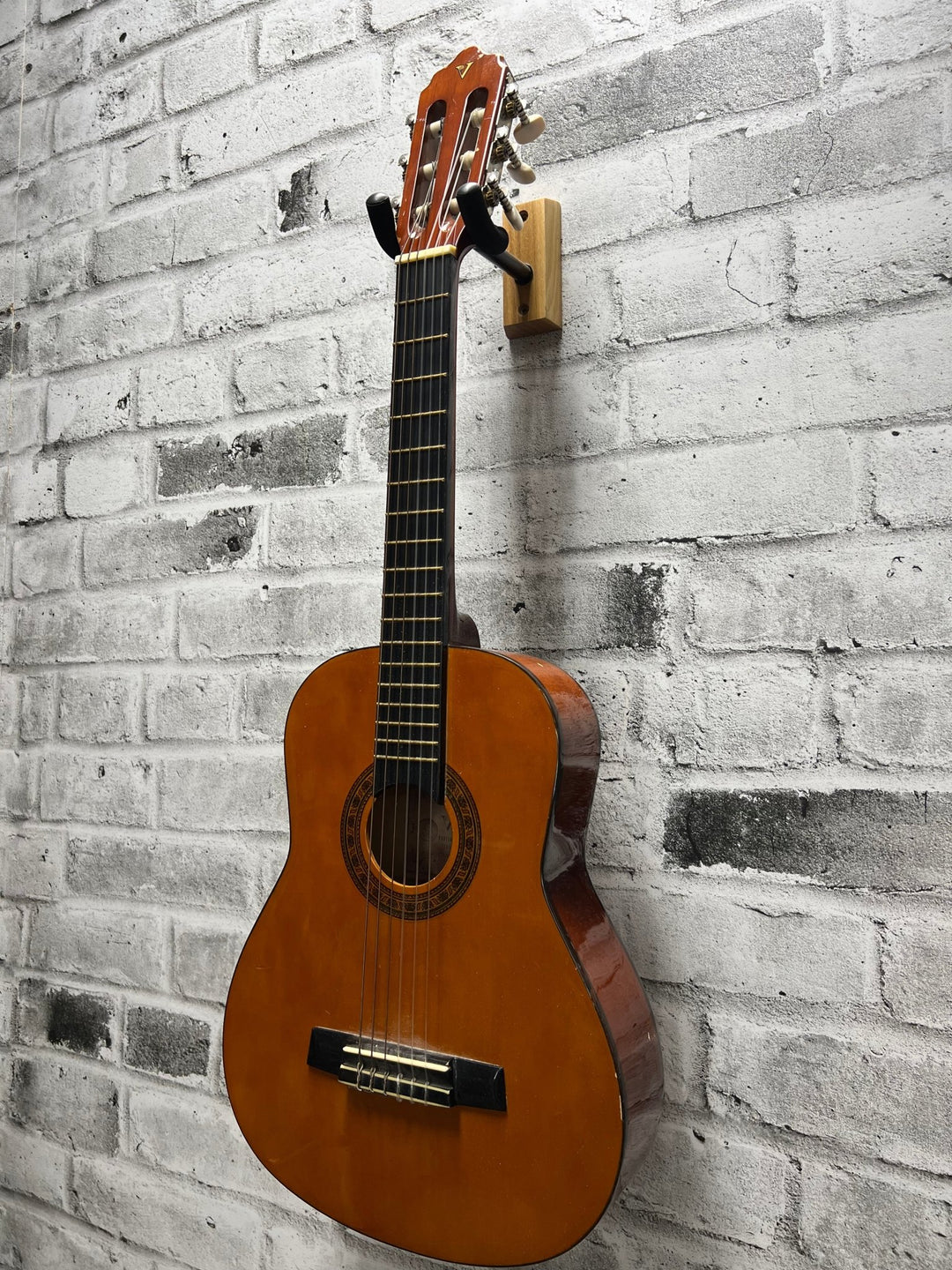 Used Valencia CG160 1/4sz Classical Guitar by Used