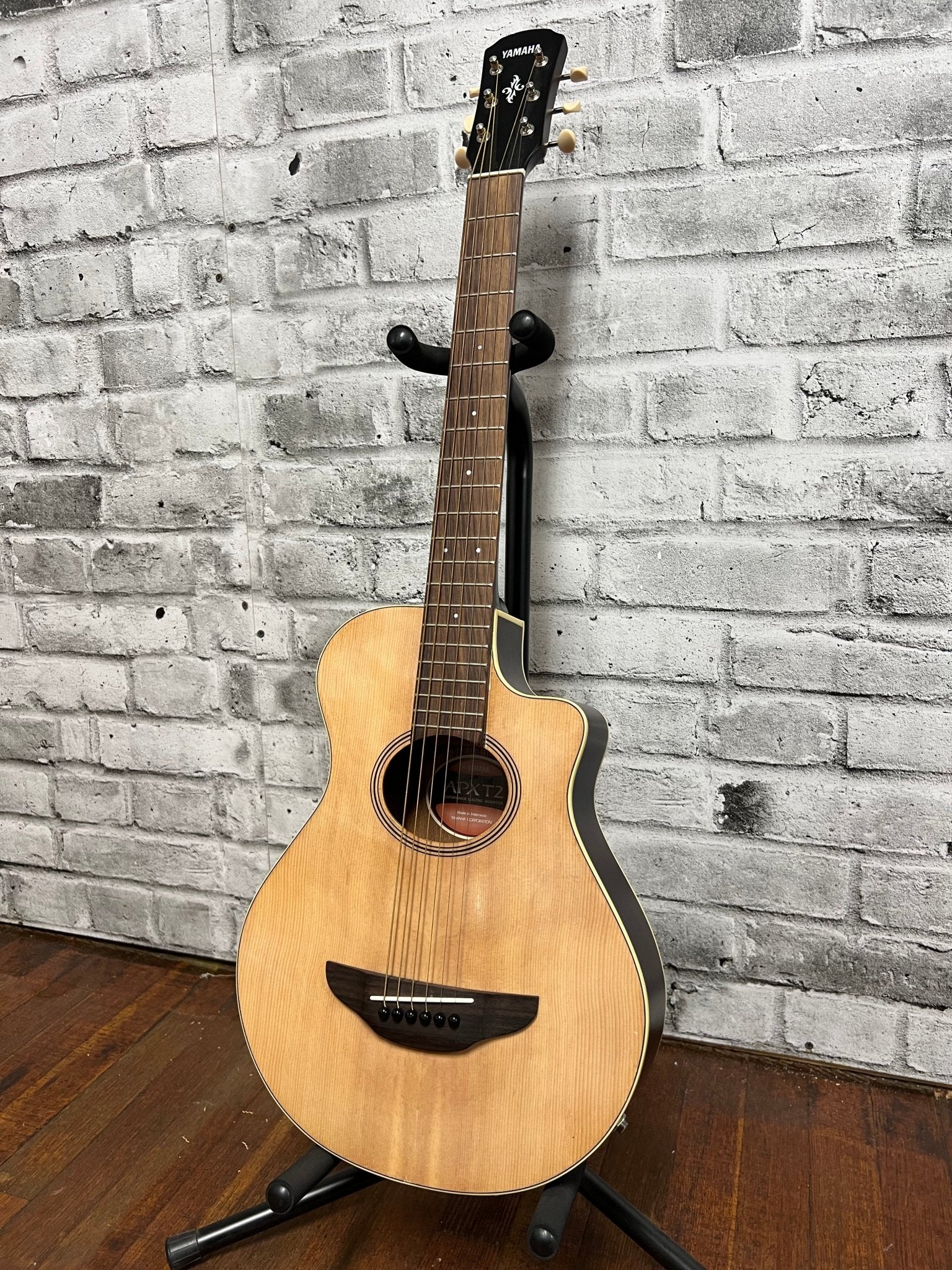 Used Yamaha APXT2 Acoustic/Electric Guitar - 3/4 size by Used
