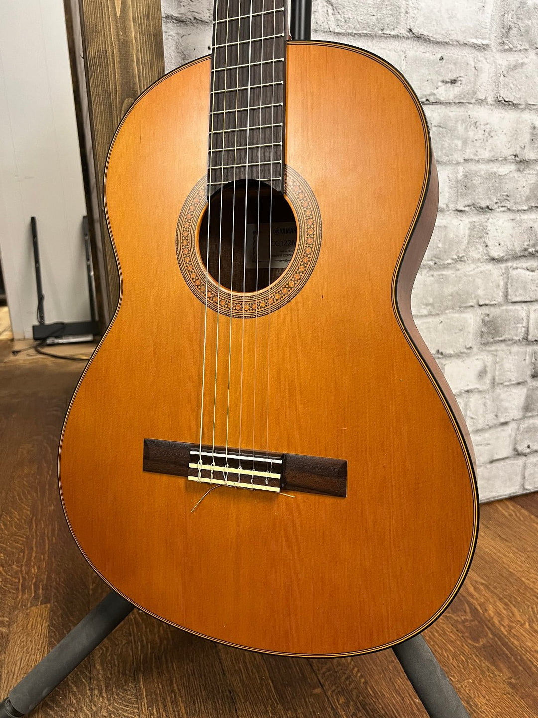 Used Yamaha CG122MC Classical Guitar – Matte Cedar Top by Faders Music Inc.