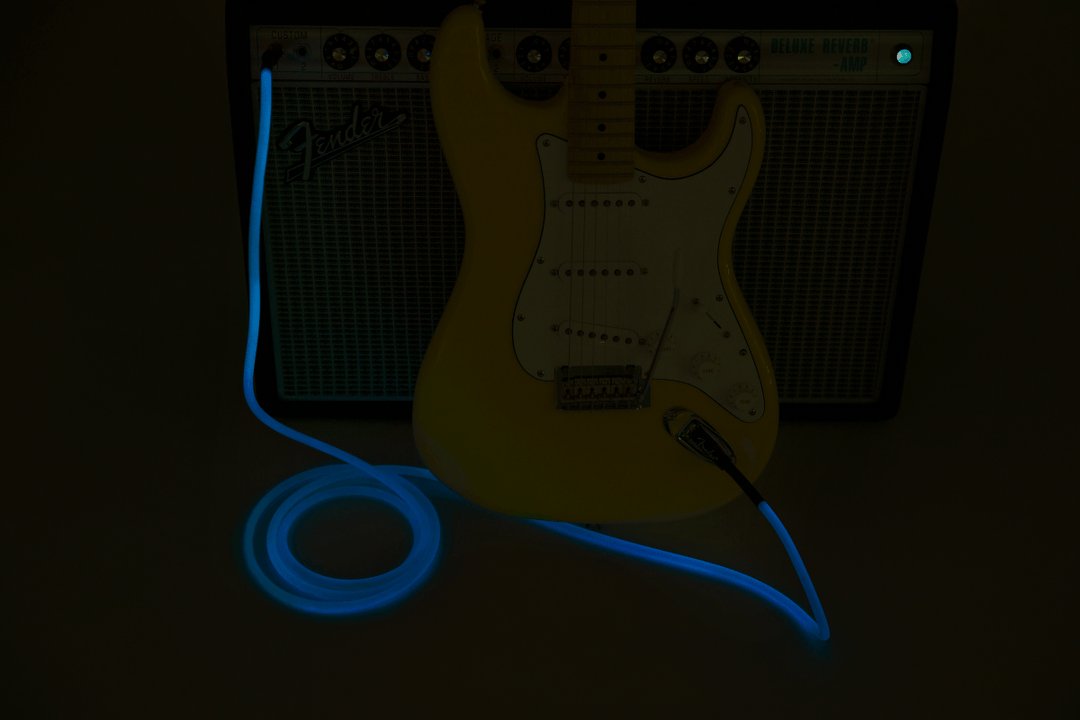 Fender Professional Glow in the Dark Cable, Blue, 10' by FMIC