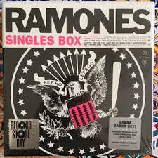 VINYL RAMONES SINGLES BOX 45's