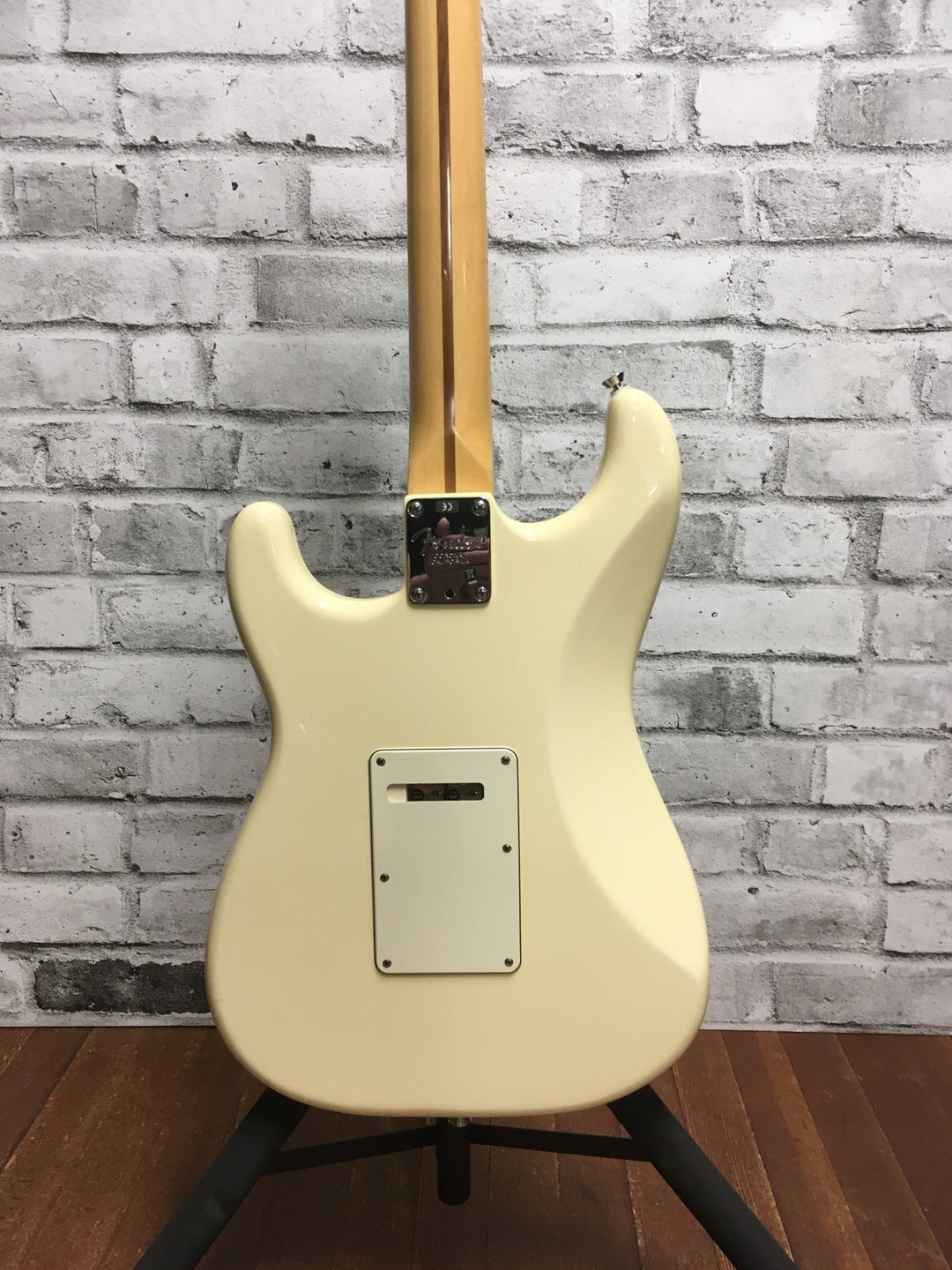 USED: 2009 Fender American Standard Stratocaster - Olympic White w/ Hard Shell Case by Faders Music Inc.