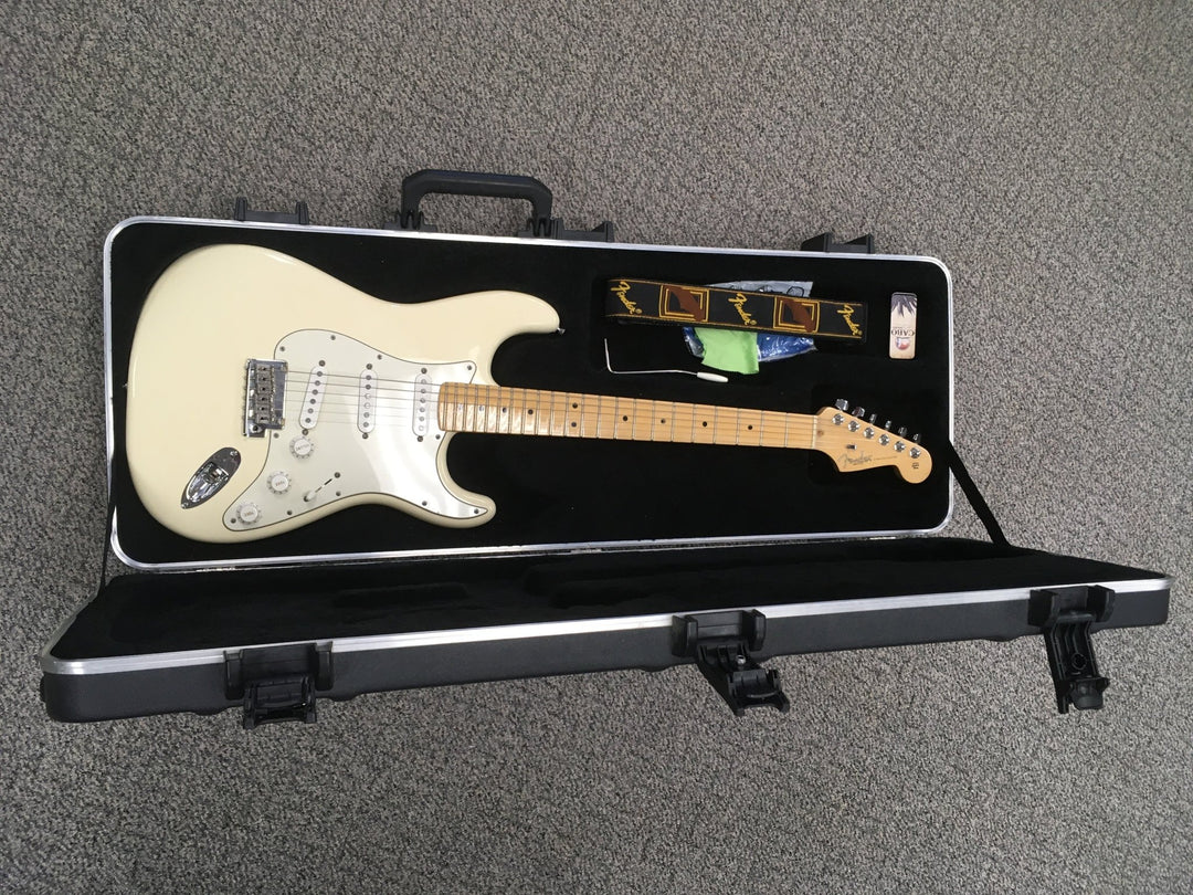 USED: 2009 Fender American Standard Stratocaster - Olympic White w/ Hard Shell Case by Faders Music Inc.